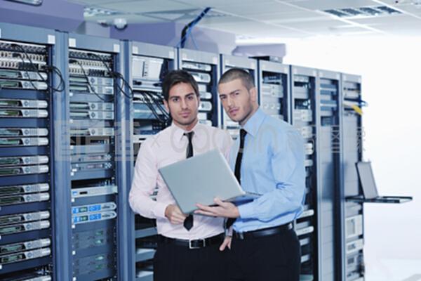 网络服务器室中的计算机软硬件关键要素